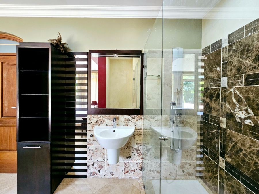 8 Bedroom Property for Sale in Waverley Free State